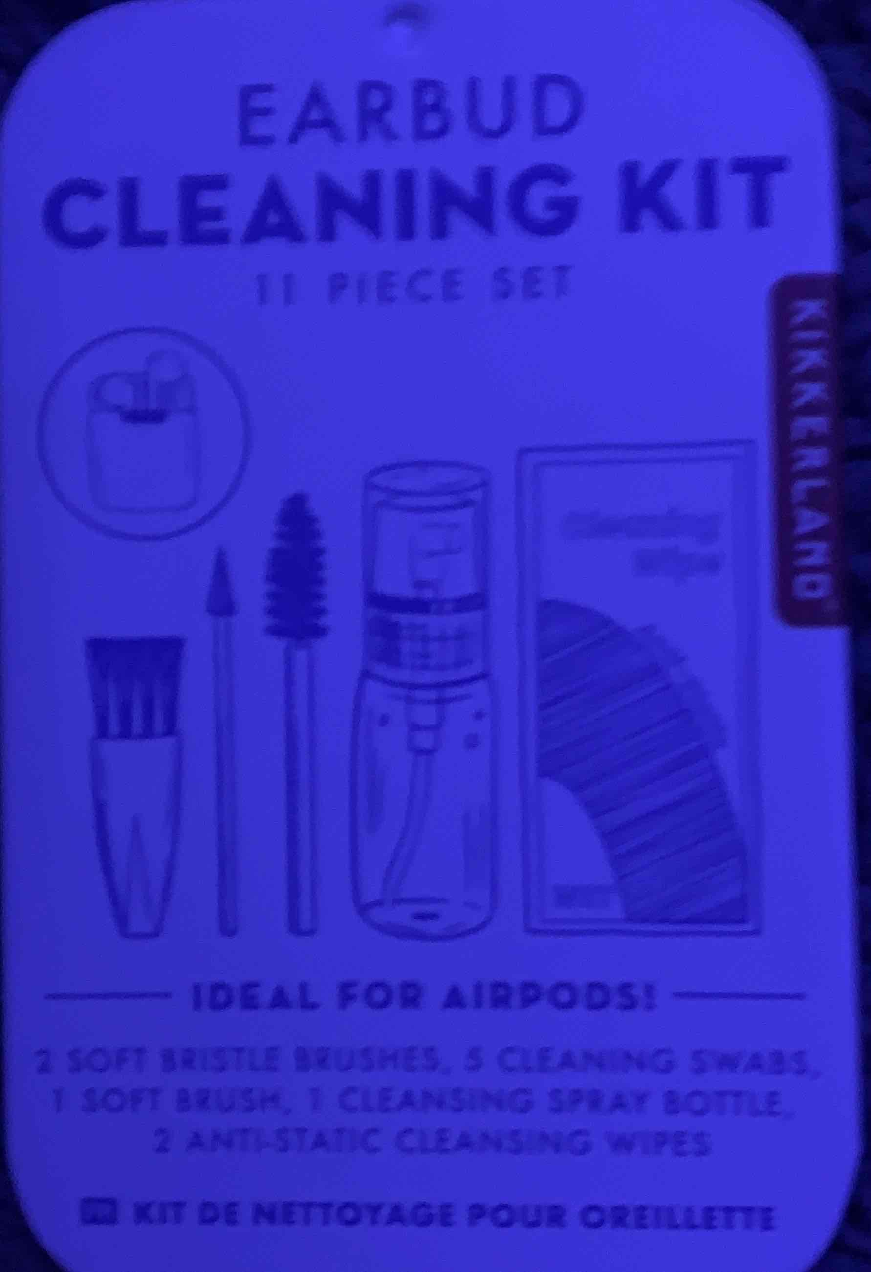 Ear bud cleaning kit