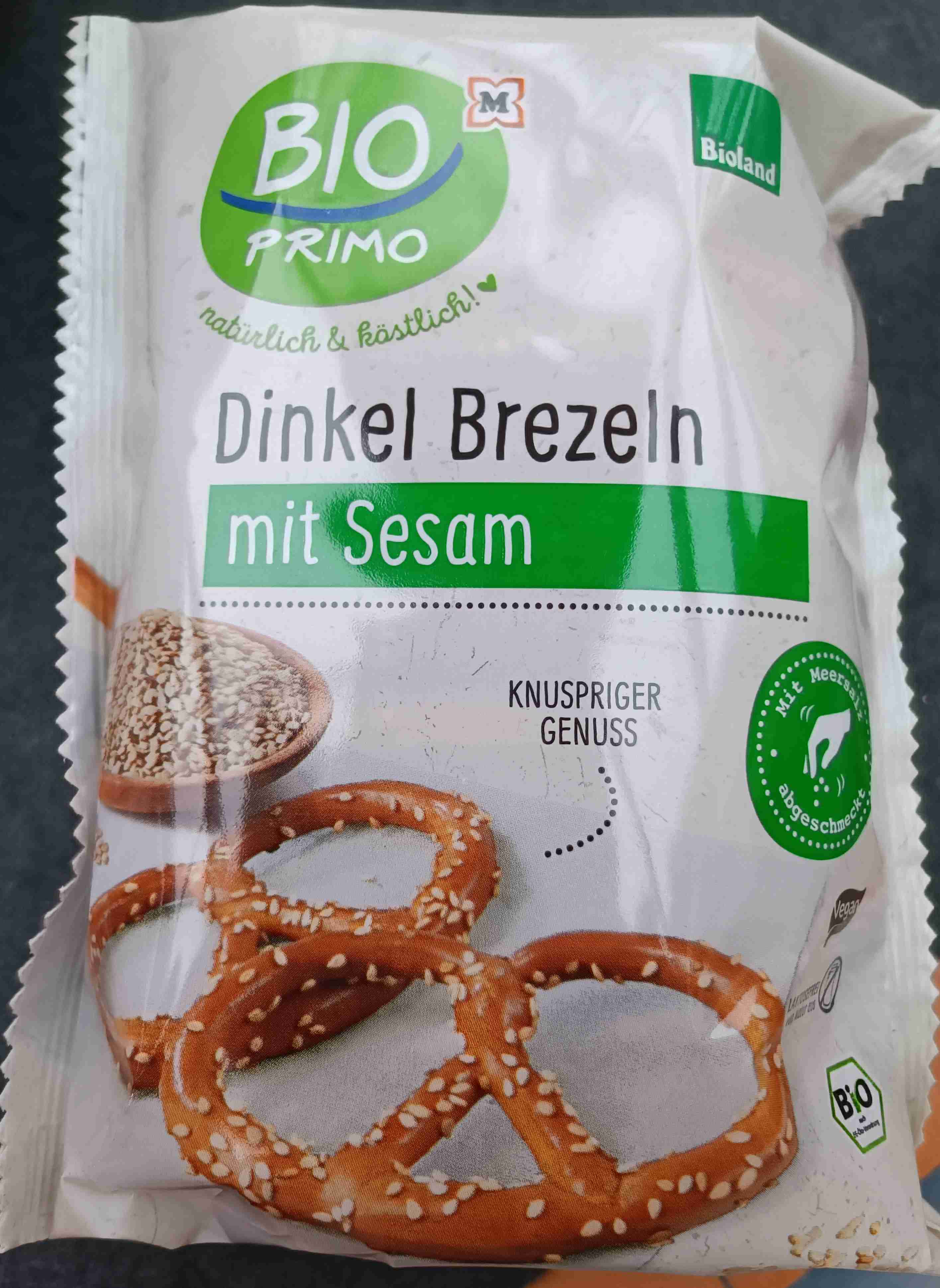 Dinkel Brezeln mit Sesam