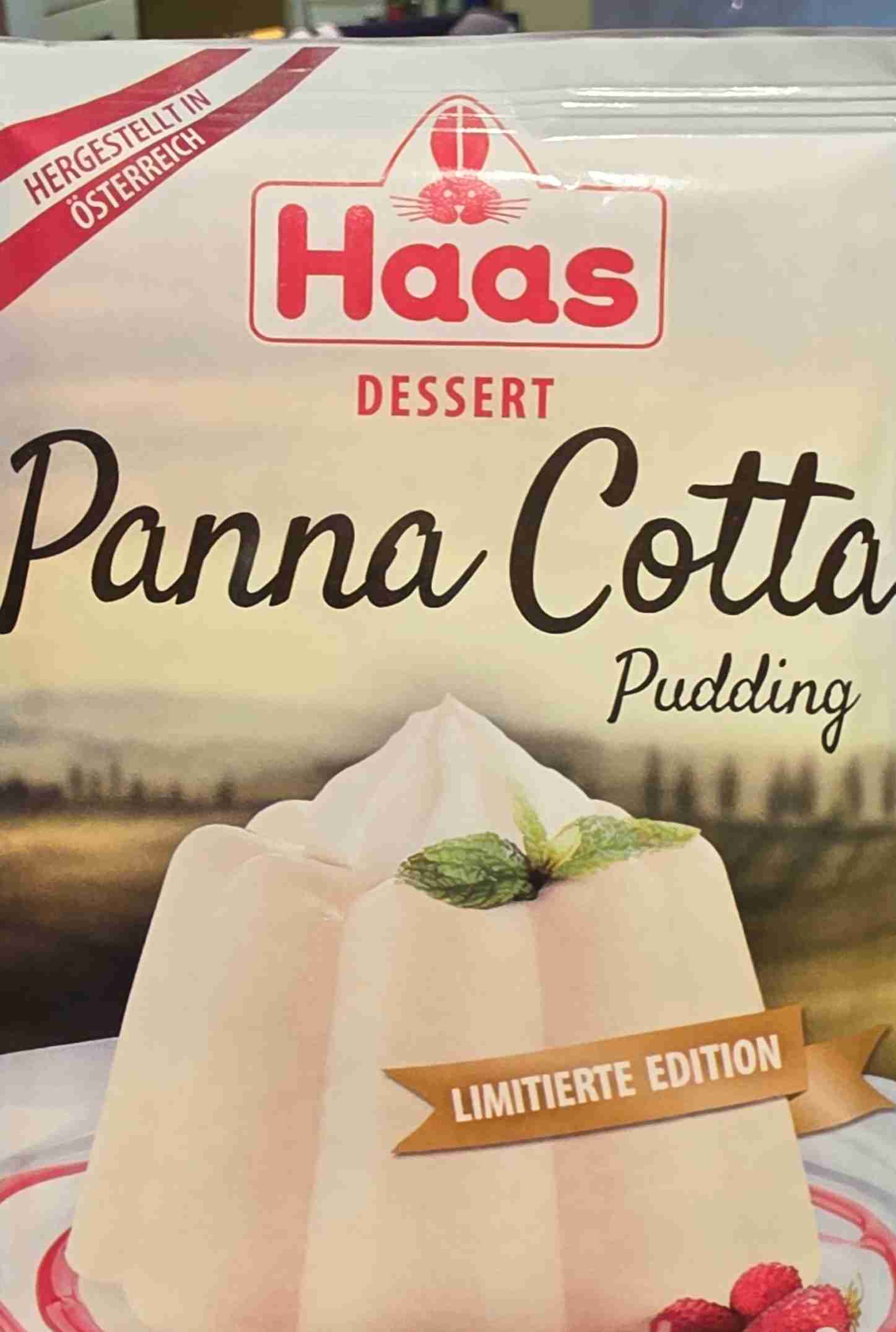 Panna cotta pudding 
