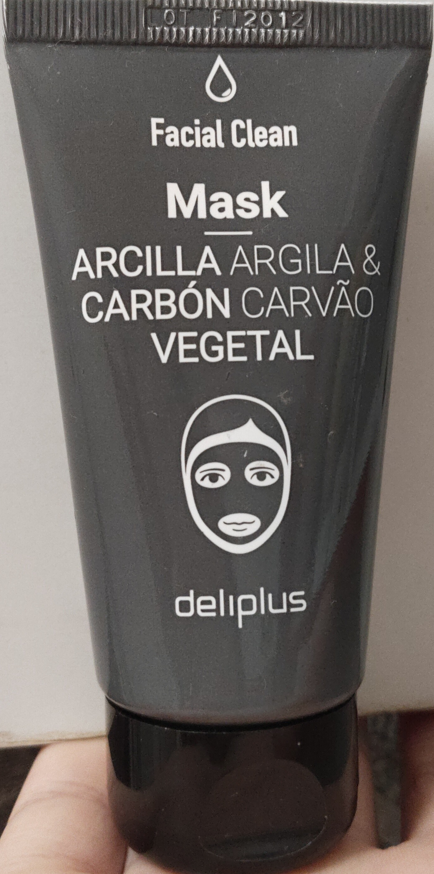 Mascarilla facil de arcilla & carbón vegetal