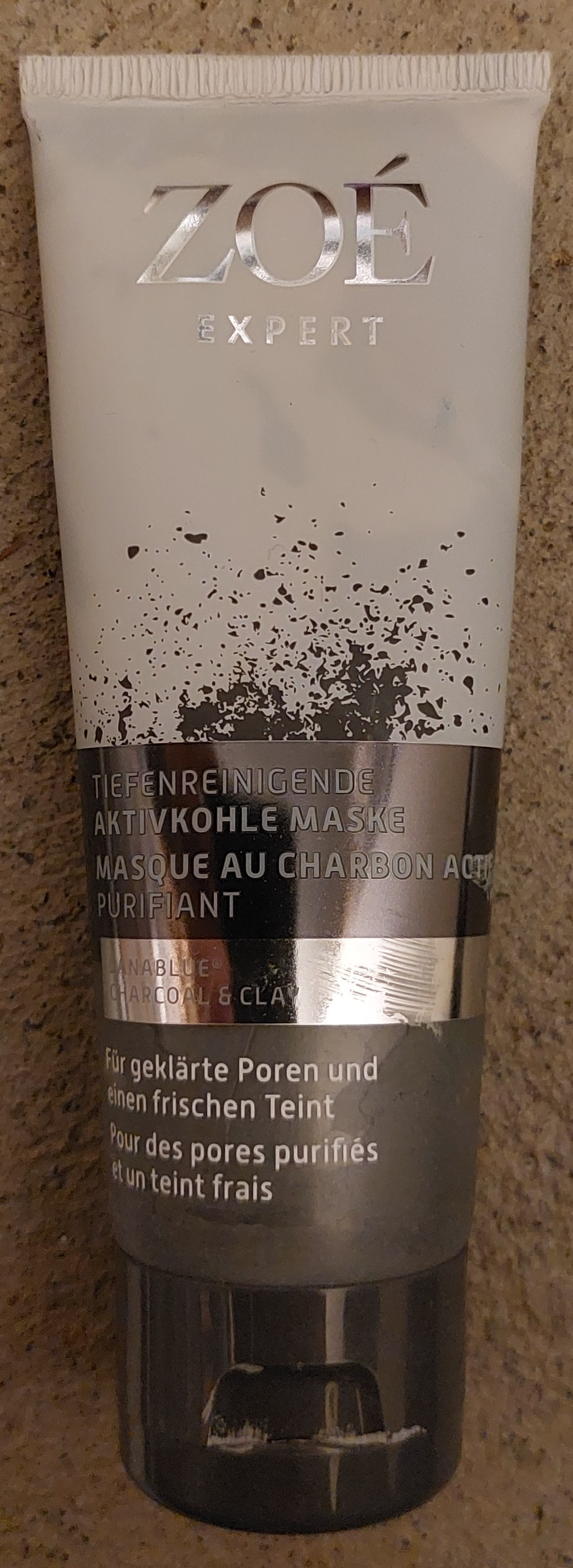 Tiefenreinigende Aktivkohle Maske