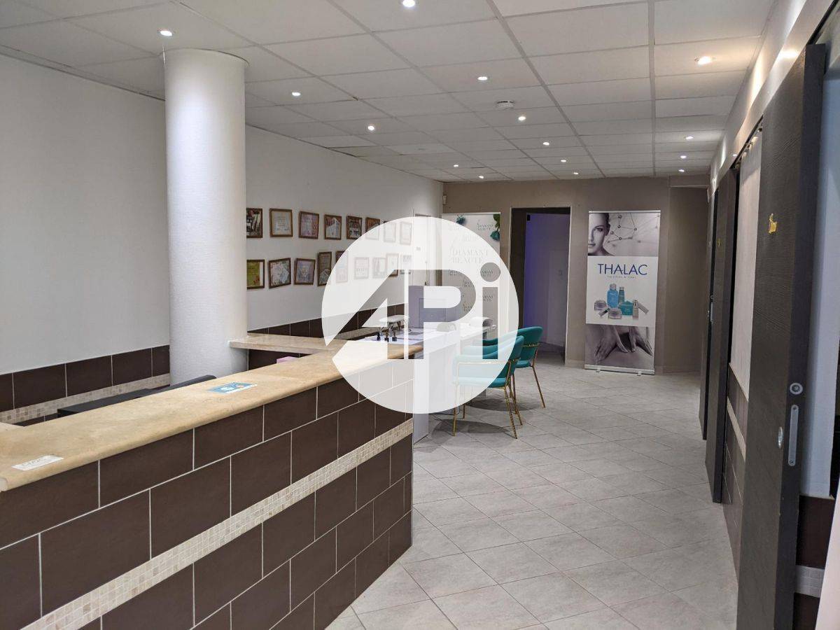 Local commercial 2 pièces 208 m² · à Givors · 208 m² · 1 765 €/mois