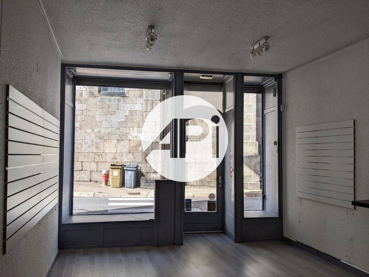 Local commercial 3 pièces 55 m² · à Bourg-Argental · 55 m² · 350 €/mois