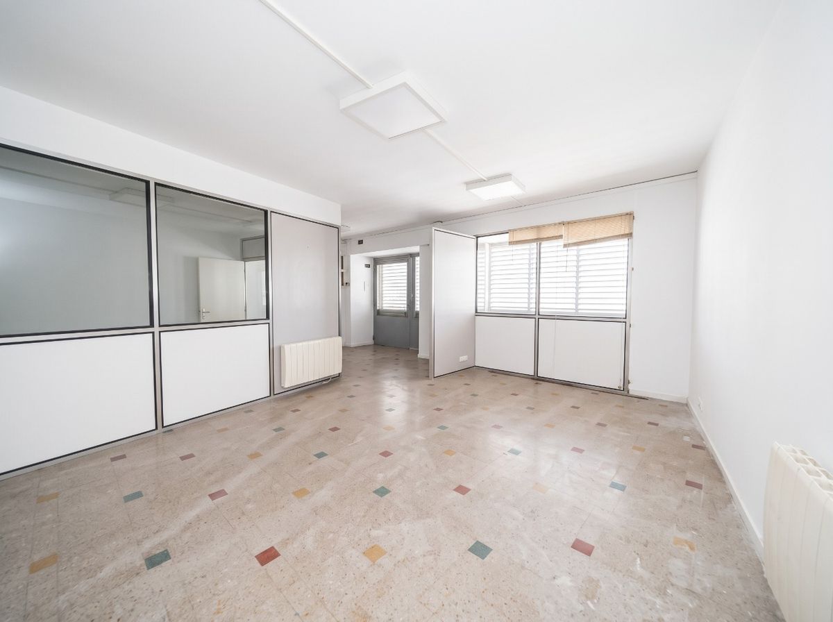 Local commercial 3 pièces 129 m² · à Serrières · 129 m² · 564 €/mois