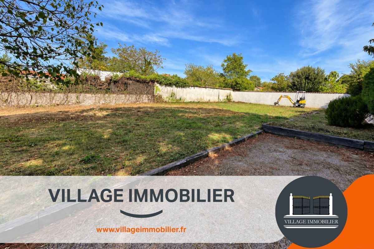 très beau terrain plat de 650m2 utiles environ · à Saint-Priest · 250 000 €