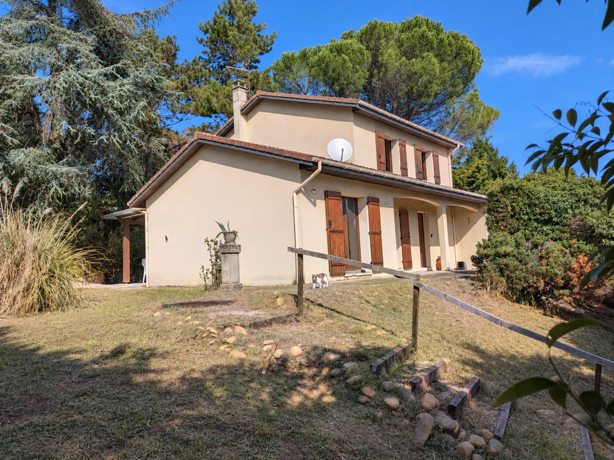 Maison 6 pièces 136 m² · à Roussillon · 136 m² · 235 000 €