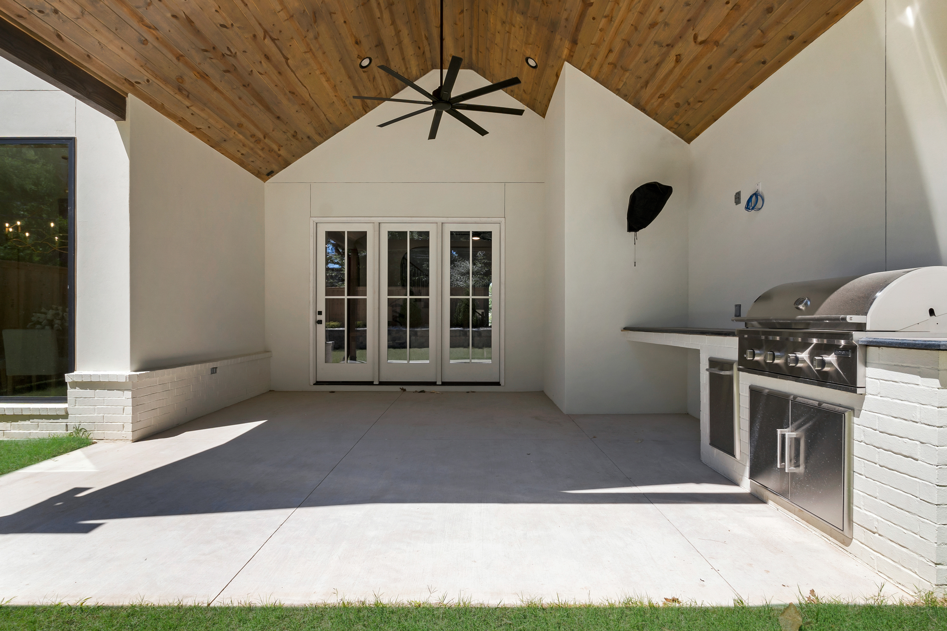 1226 E 30TH ST - Gallery Image 90