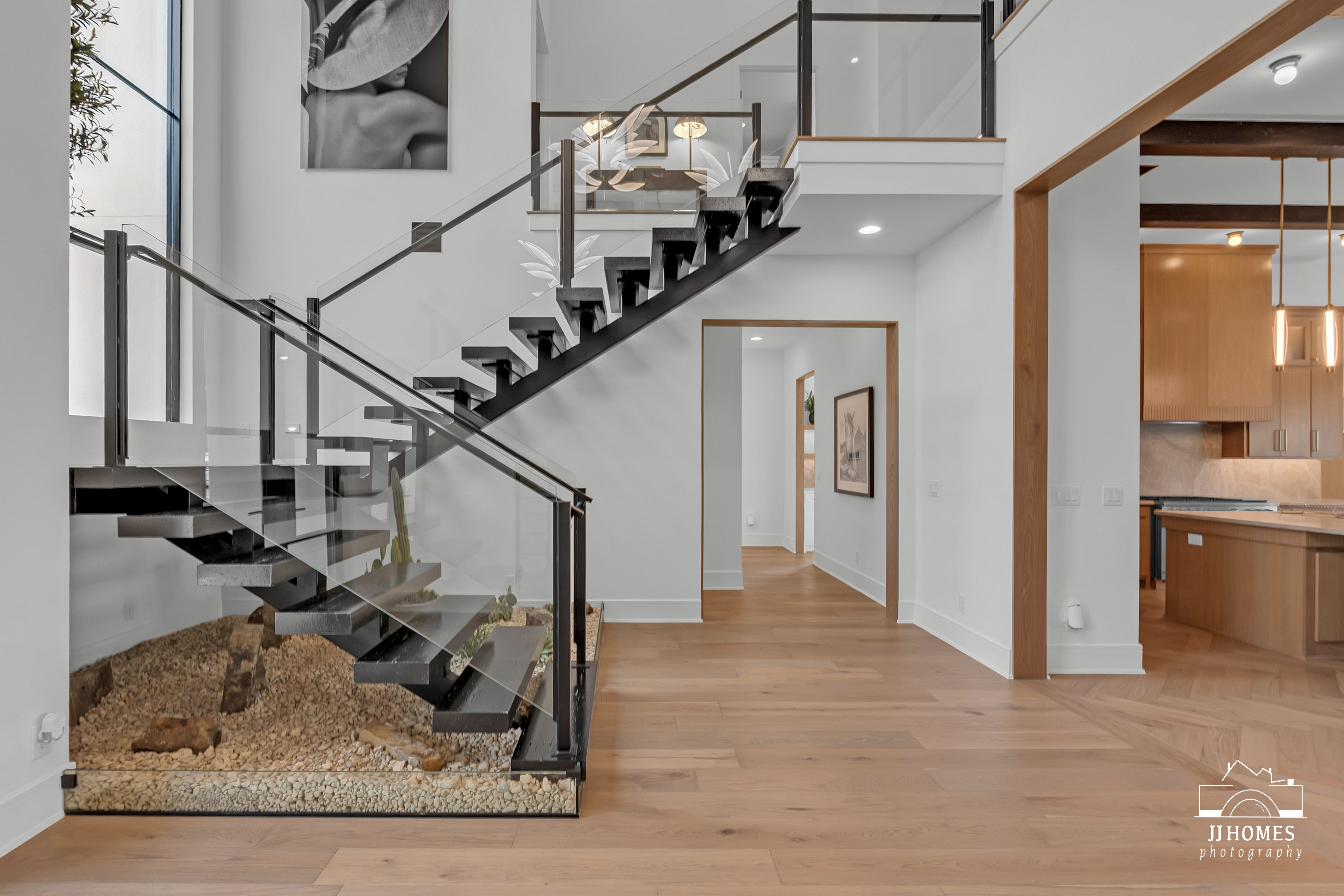 5907 N EAGLE RD - Gallery Image 1