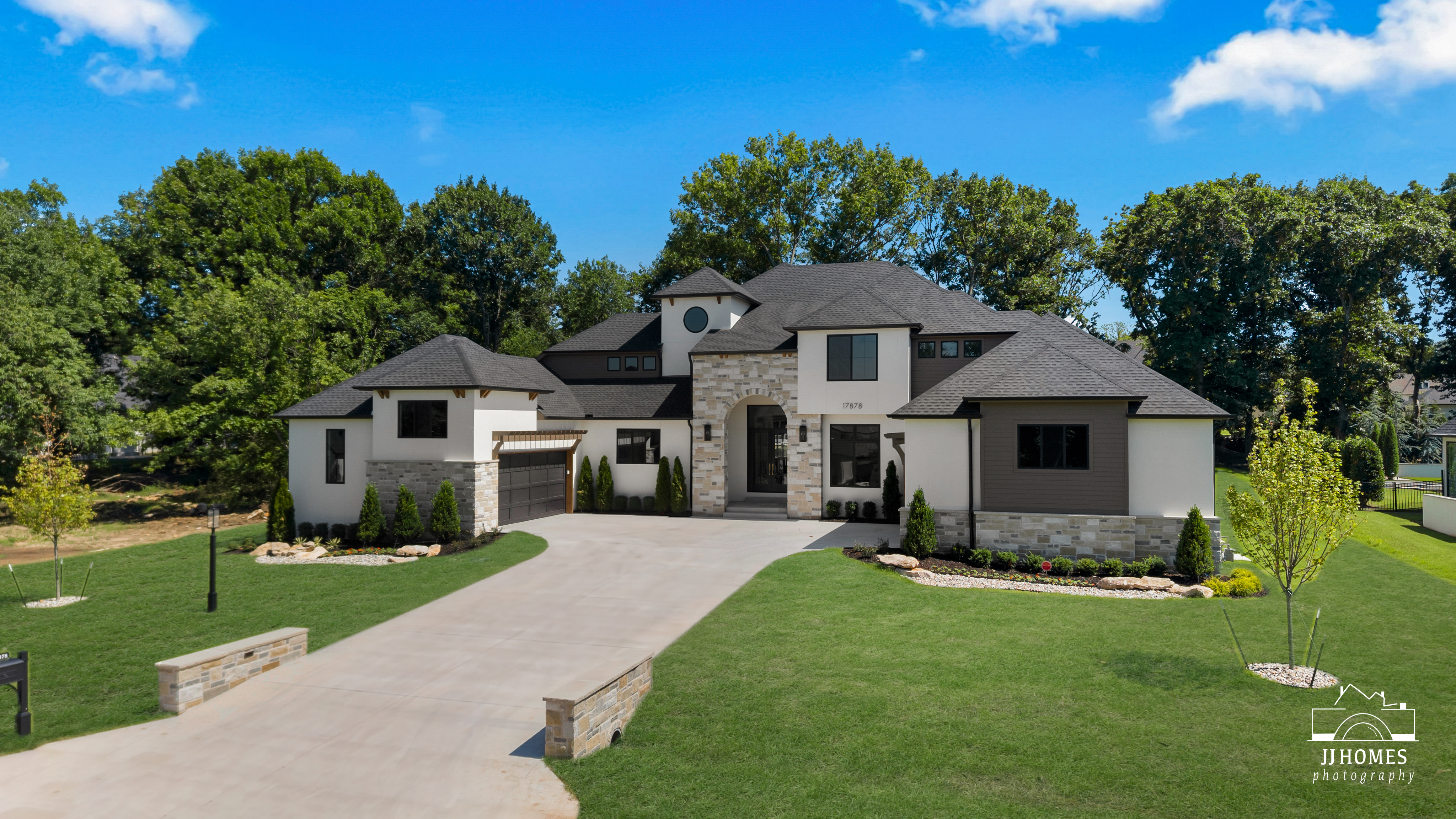 17878 E FALCON PASS - Gallery Image 27