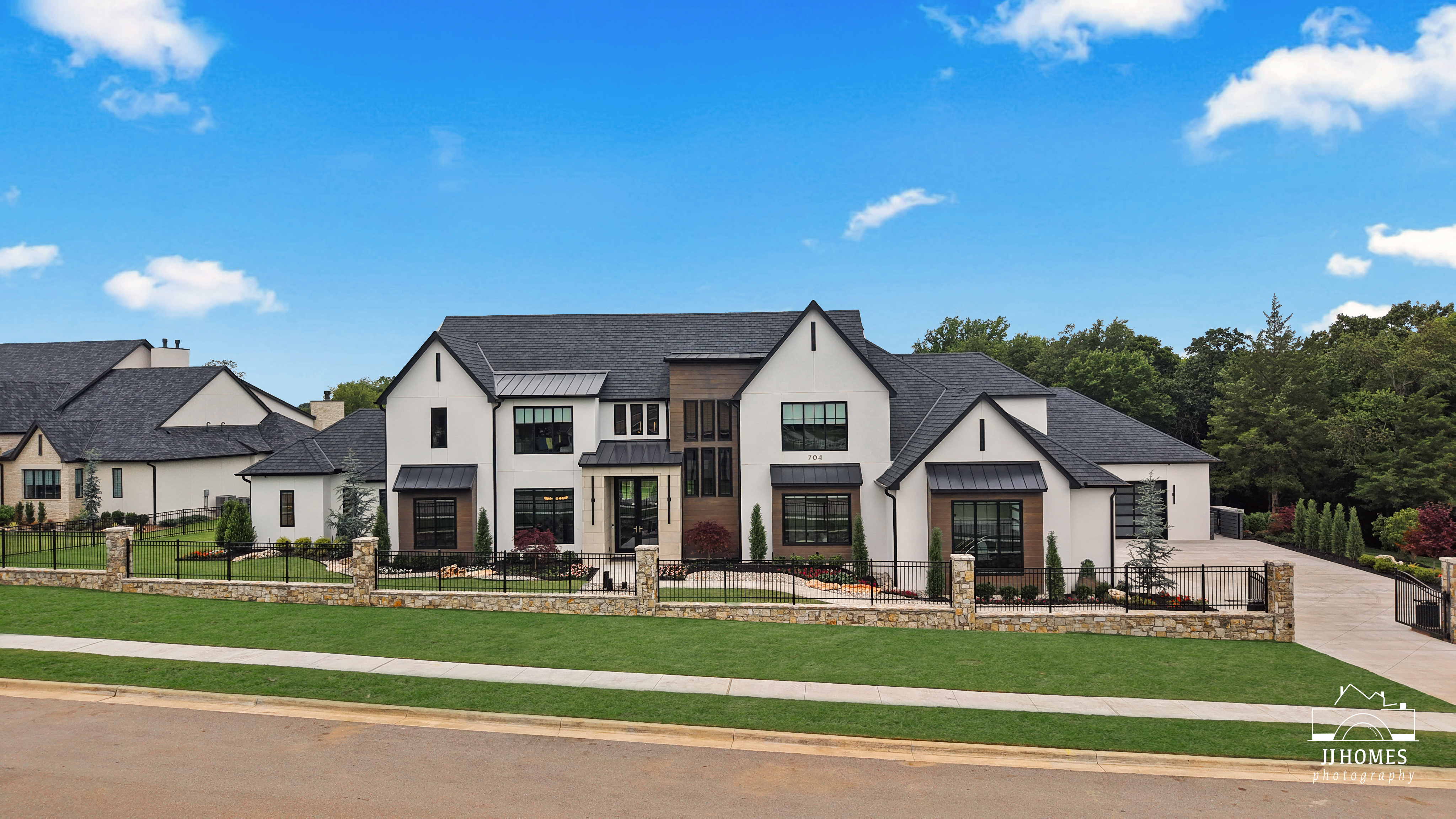 704 N 89TH ST - Gallery Image 37