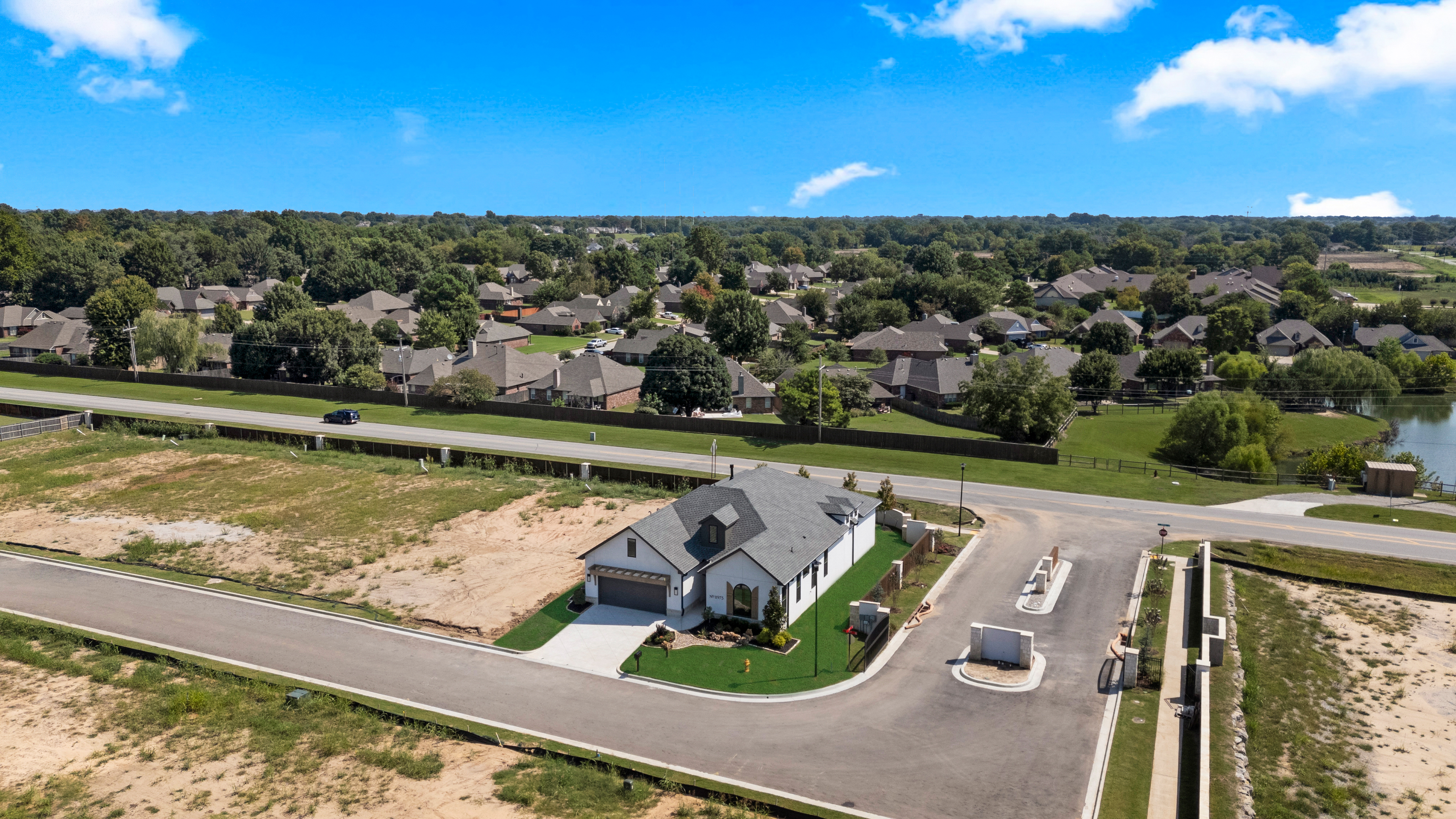 11973 S 94TH E AVE - Gallery Image 41