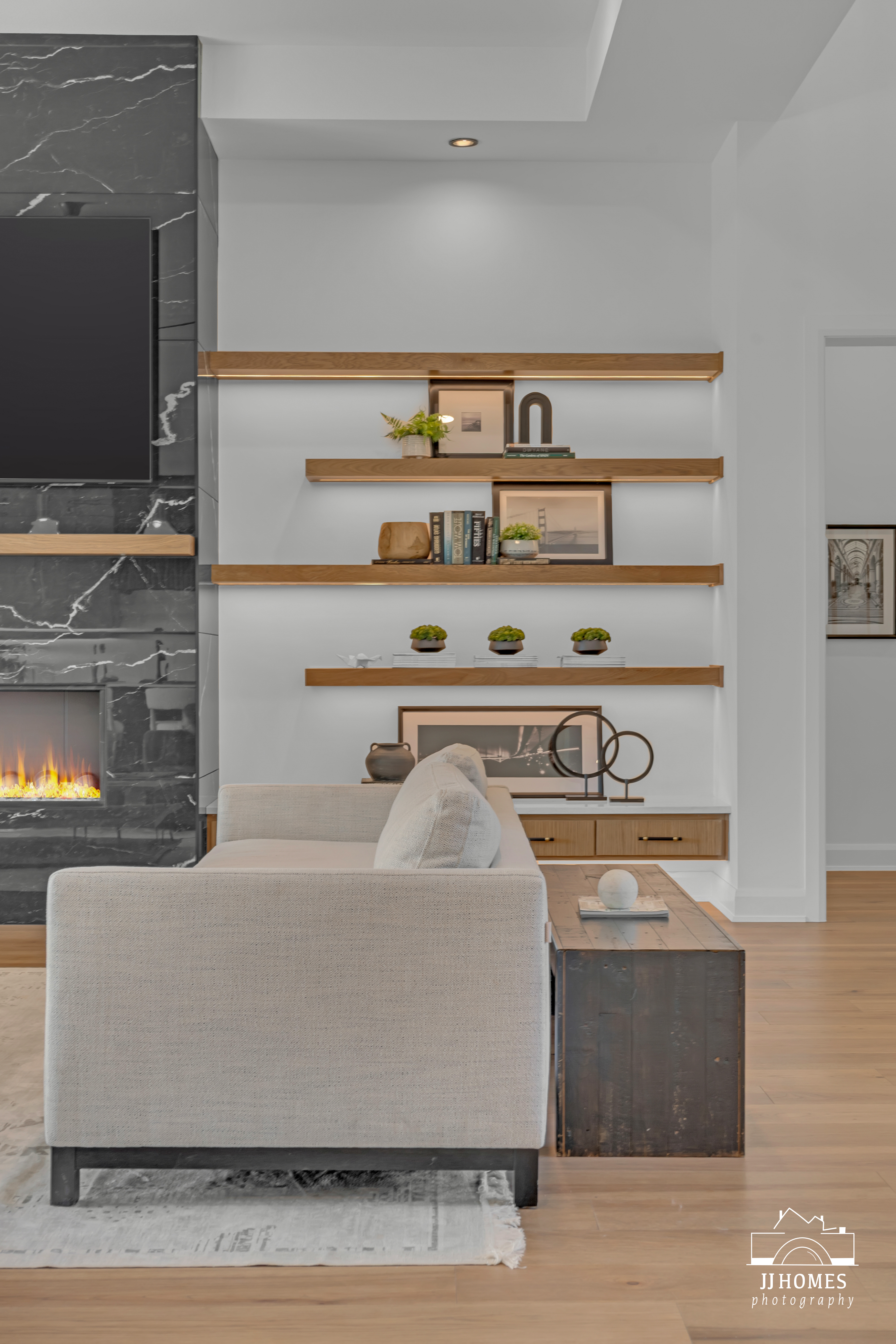 10609 S HOLLEY ST - Gallery Image 1