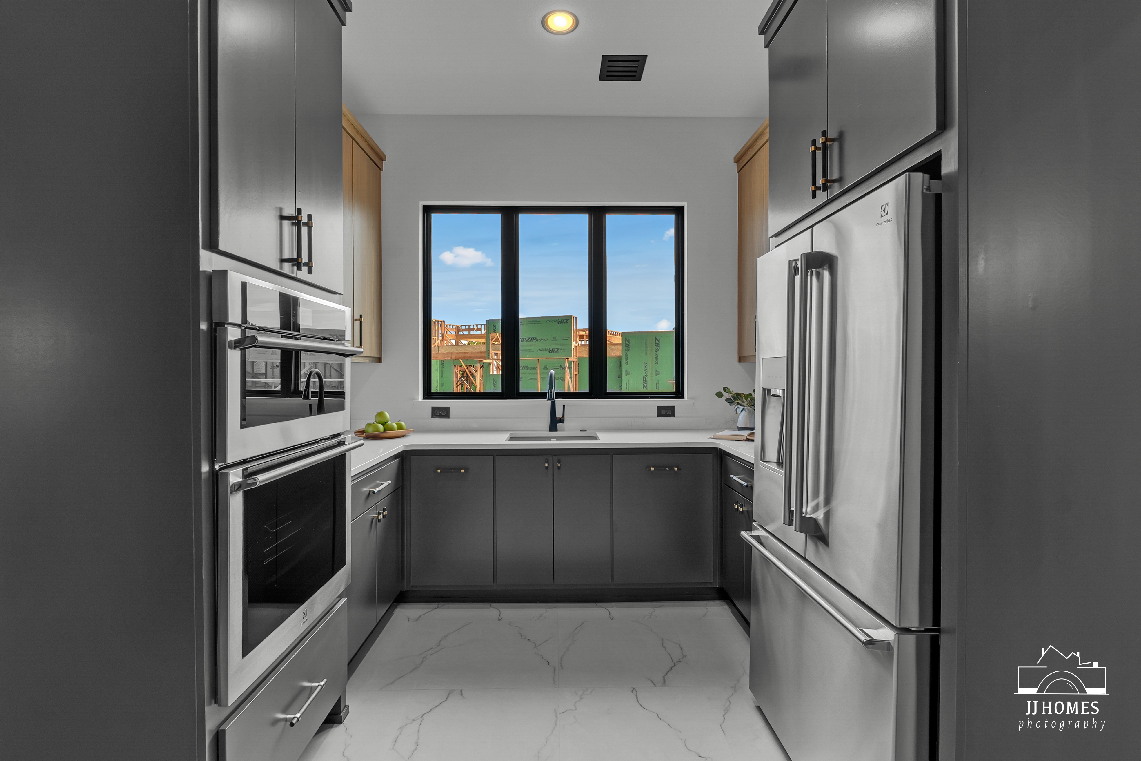 10609 S HOLLEY ST - Gallery Image 3