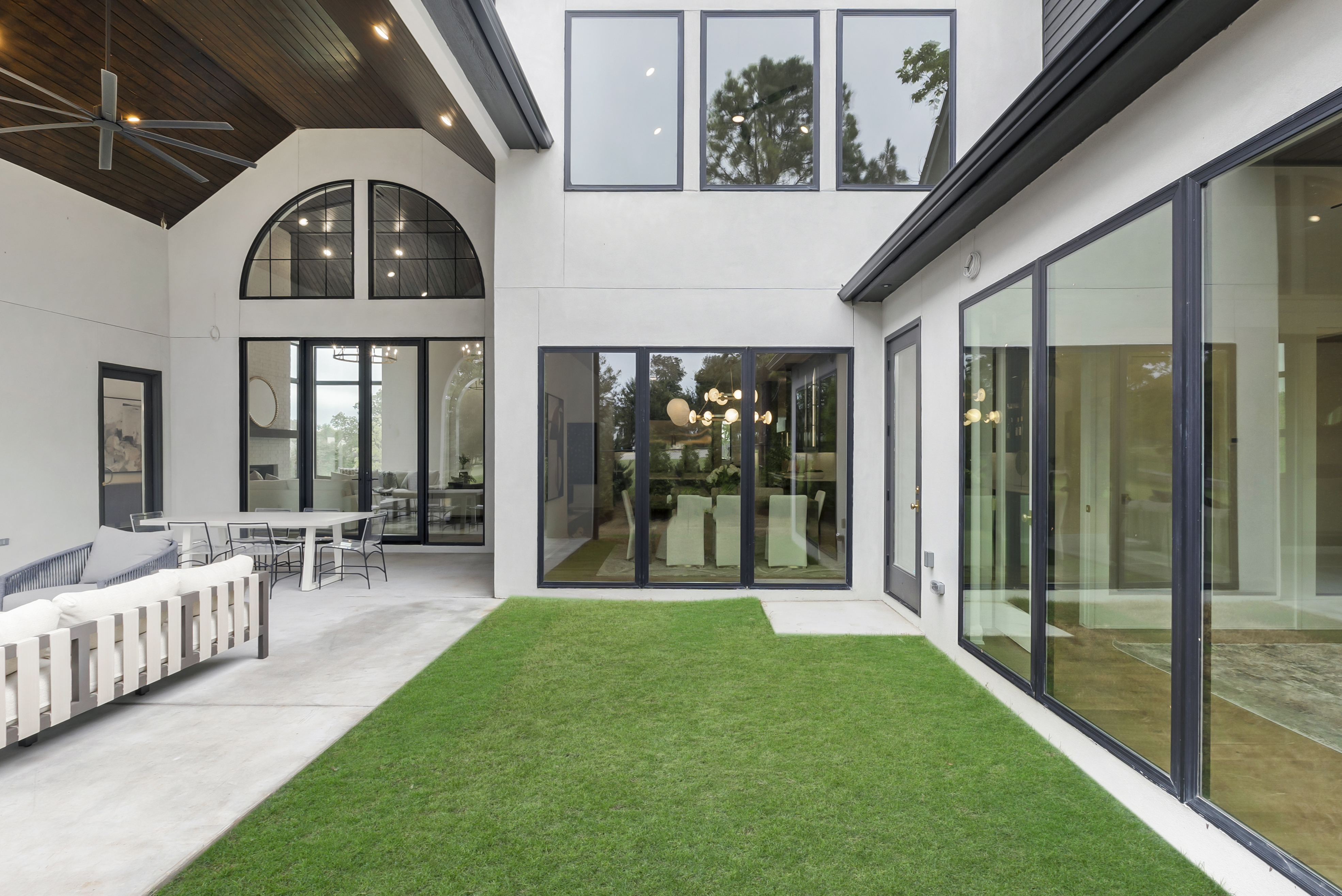 10604 S HOLLEY ST - Gallery Image 124