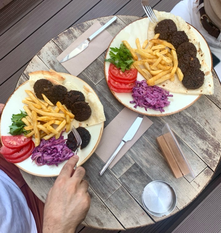 Vızvız meatball serving