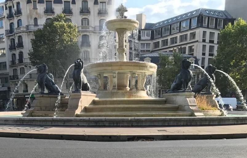 La Fontaine-aux-lions, dessinée par Gabriel Davioud, patrimoine parisien.