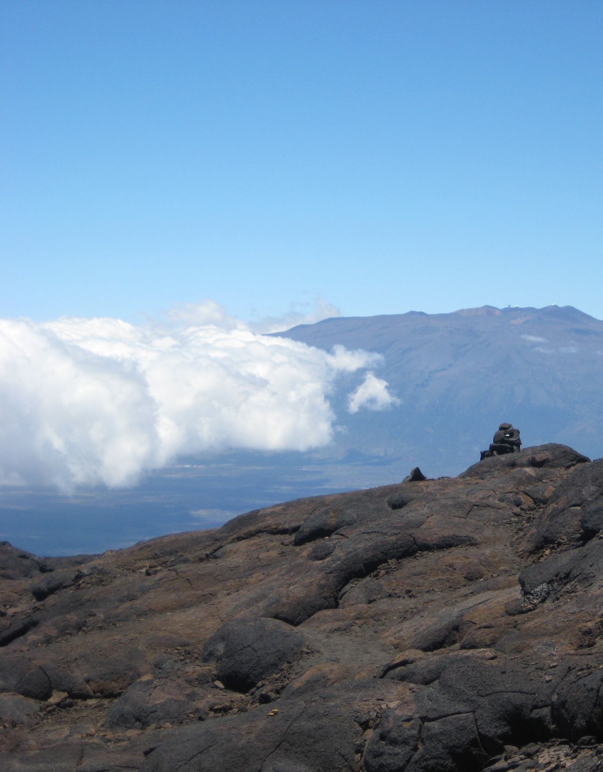 Packing for Summit Chill and Coastal Heat, Hawaiʻi Volcanoes National Park