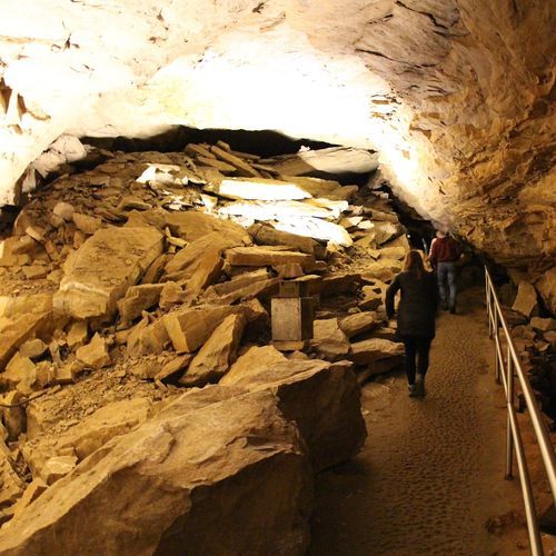 Sand Cave Trail