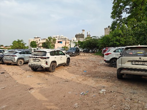 Sadar Bazar Parking Gurgaon - Photo 2