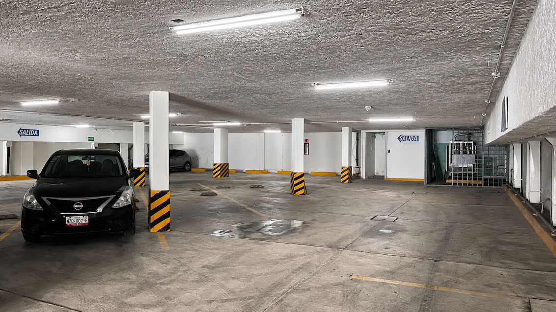 Estacionamiento Abraham González, Esquina Gral. Prim