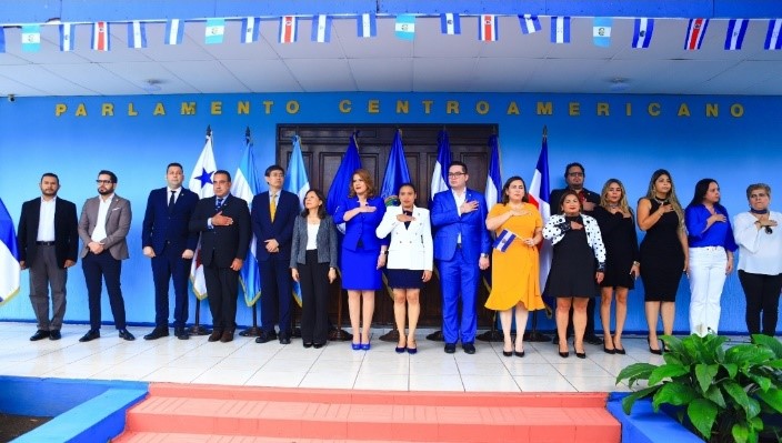 Bancada Parlamentaria Salvadoreña clausuró mes cívico en conmemoración a 203 años de independencia patria