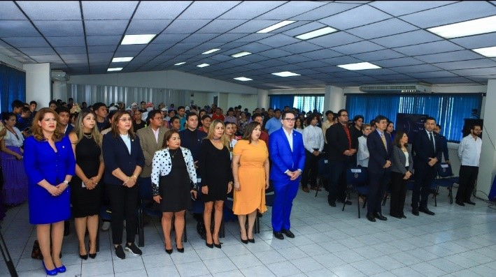 PARLACEN premió a Joven Salvadoreño Ganador del Concurso de Divulgación Científica y Tecnológica Jóvenes Creando Conexiones