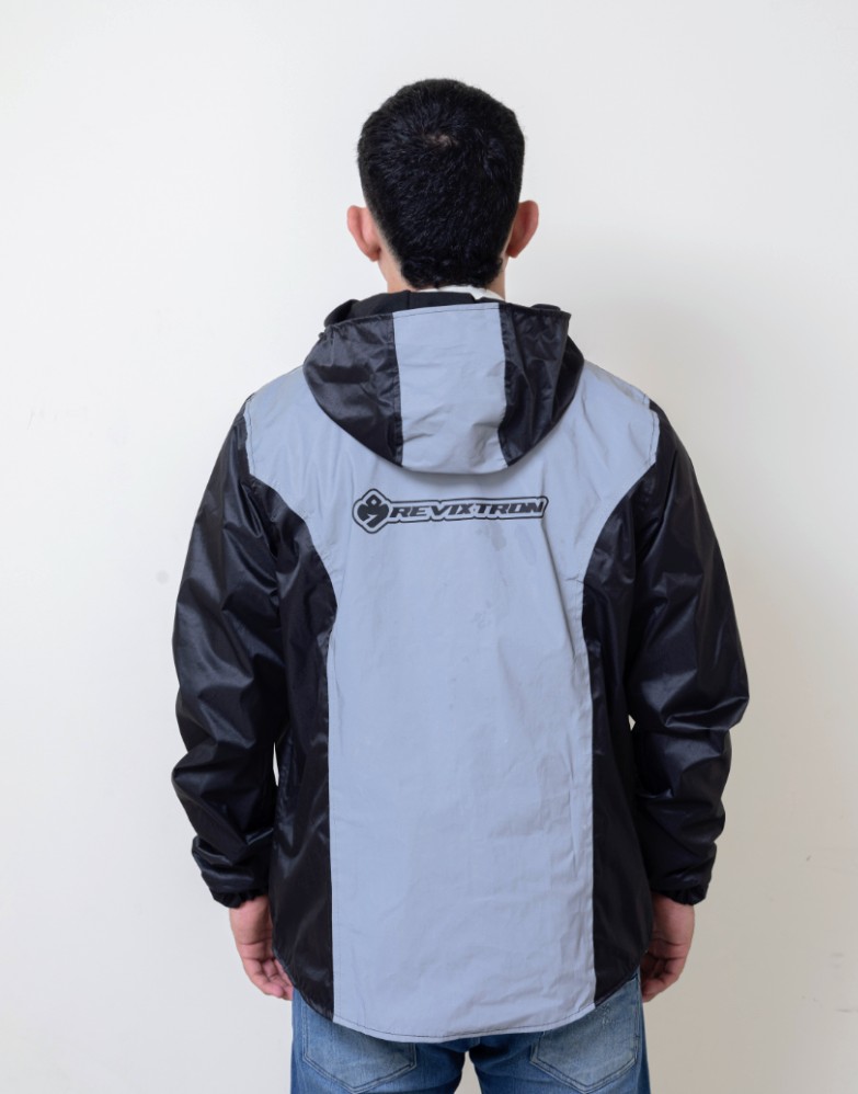 CHAQUETA NEGRA IMPERMEABLE