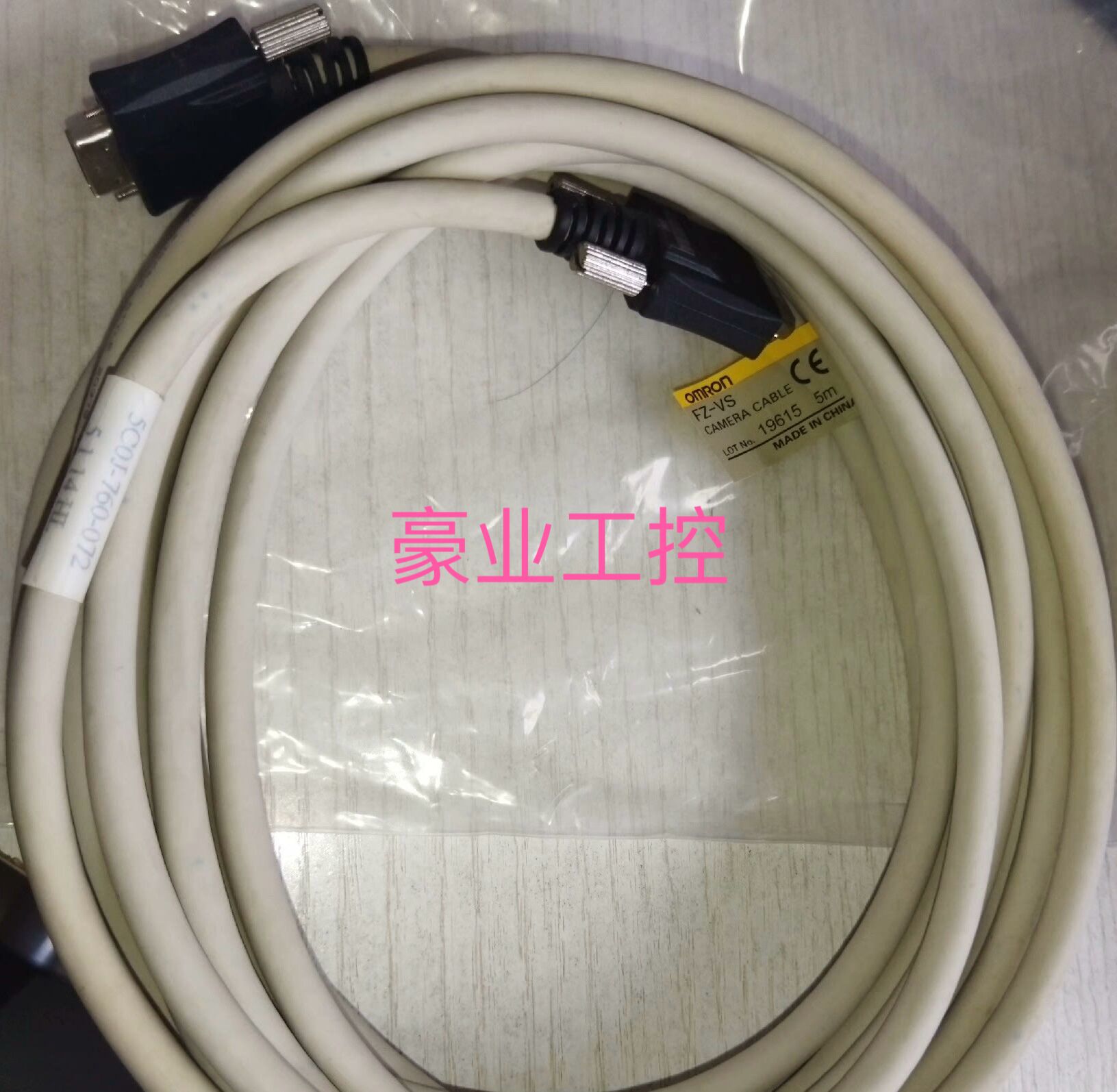 재고가 있는 새 제품인 OMRON FZ-VS3 산업용 카메라 케이블10m/5m/2m이 있습니다 제품 이미지
