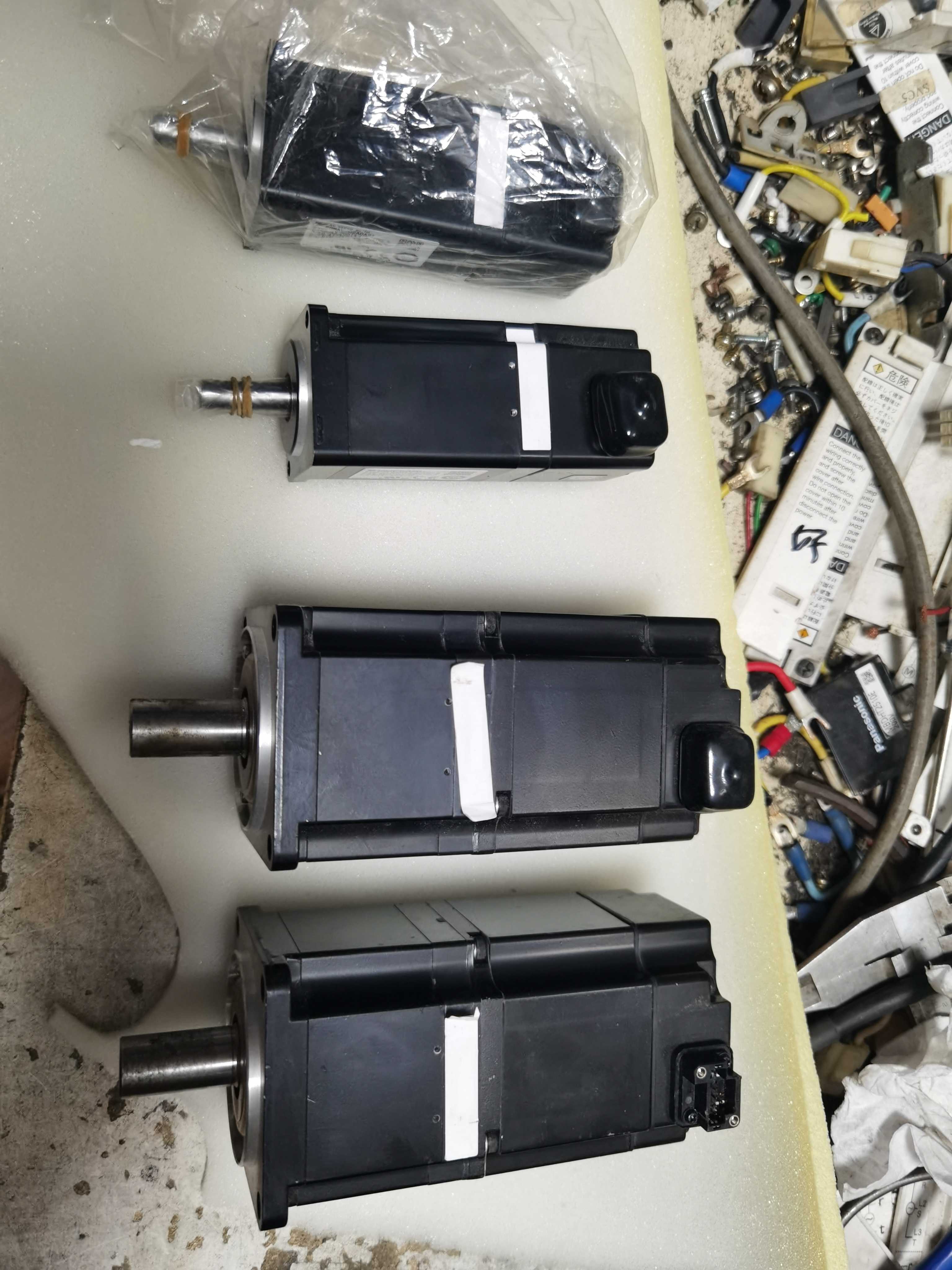 새 Panasonic Yaskawa Delta 모터 SGMJV-08ADE6S 04 MHMD042P1U MHMJ082G1U 협상 가능 제품 이미지