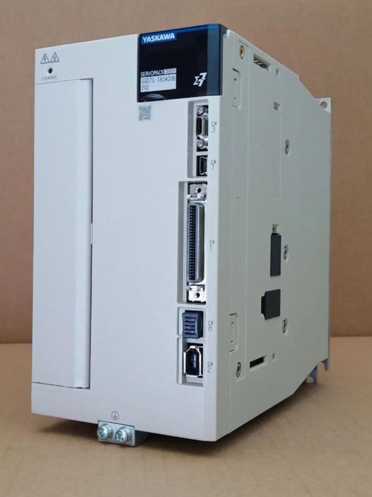 SGDV-R70A01A/R90/1R6/2R8/5R5/7R6/120/180/200/330A01A/A11A002 제품 이미지