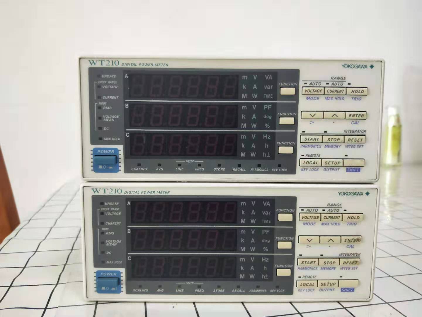 고조파 기능이 있는 Yokogawa WT210/WT230/WT310/WT330 디지털 전력계송장 발행 가능 제품 이미지