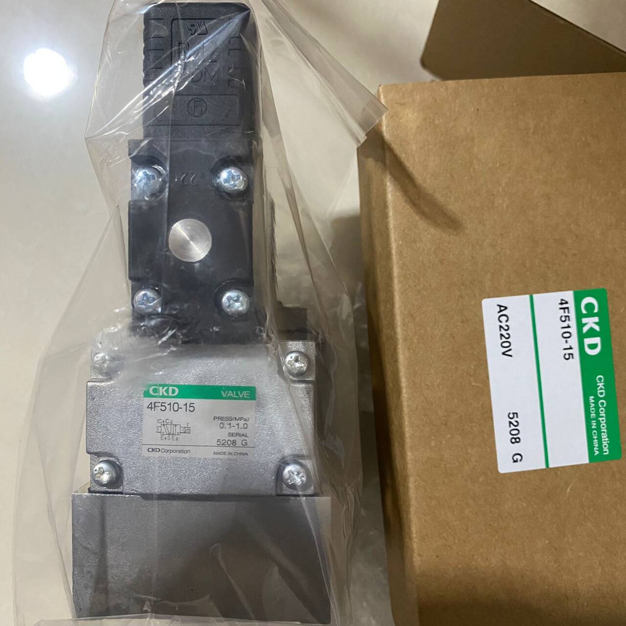 정품 CKD 솔레노이드 밸브 4F410-10-AC220V 4F510-15-AC220V DC24V AC110V 제품 이미지