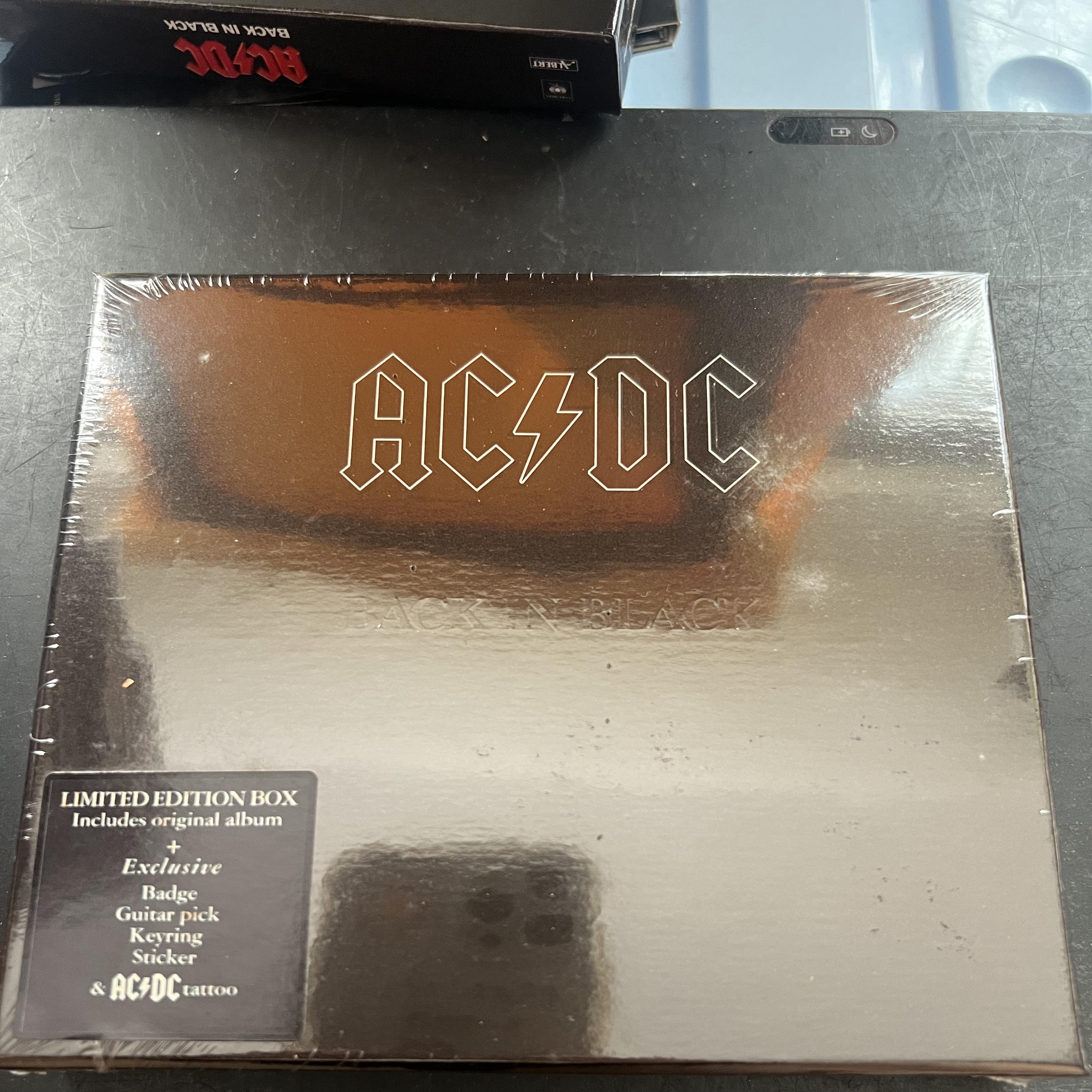 AC/DC Back in Black CD 디럭스 에디션 팬 세트 주변기기 포함 유럽 버전 미개봉 제품 이미지