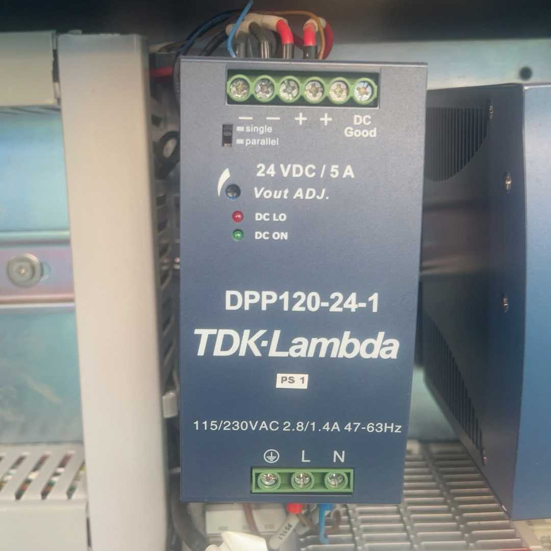 섀시 내부의 람다 전원 공급 장치 DPP120241Current Electronics 제품 이미지