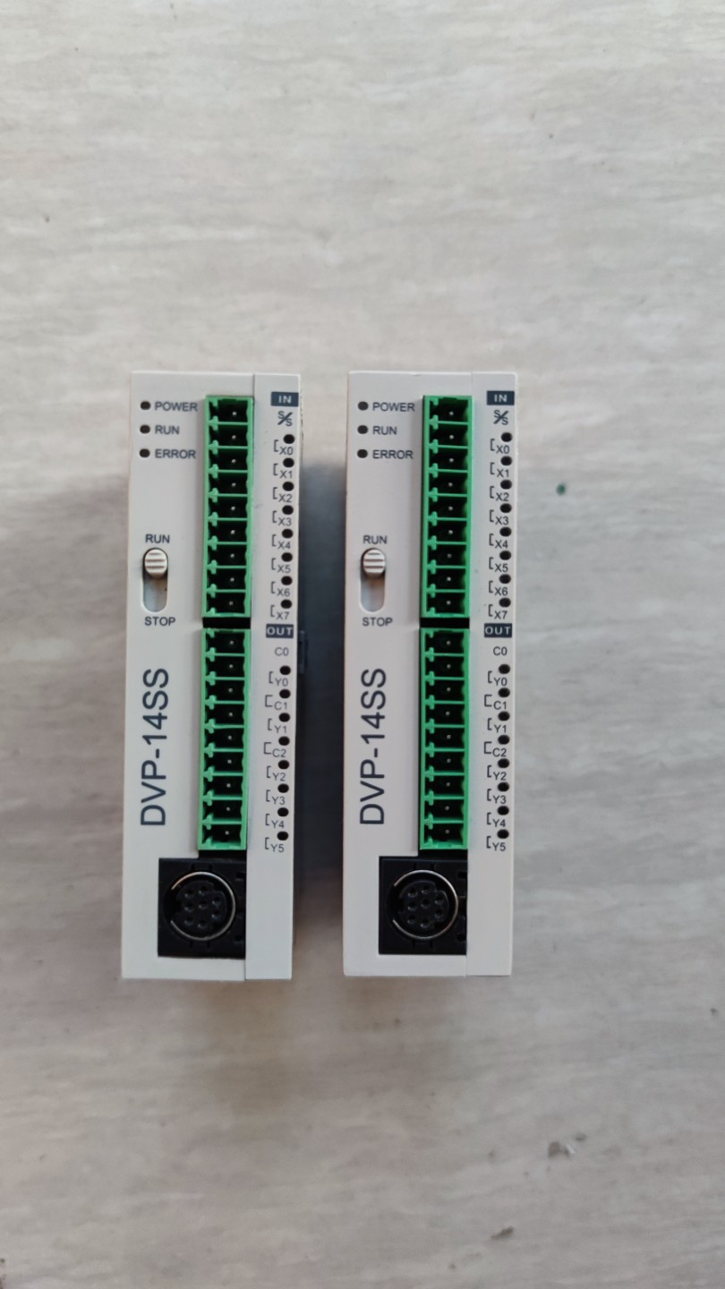 Delta PLC DVP14SS11T2는 상태로 표시되며 정상적으로 작동 제품 이미지