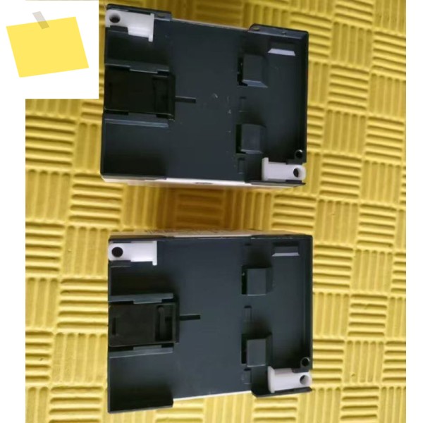 중고 SR2A101FU 로직 컨트롤러는 테스트를 거쳤으며 빠르게 되었습니다. 제품 이미지