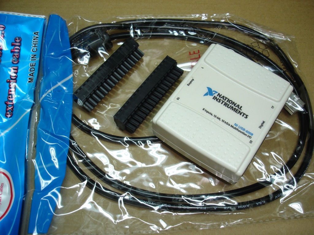 90% 새 NI USB-6008 데이터 수집 카드 케이블과 검정색 단자 포함 재고 있음 송장 있음. 제품 이미지
