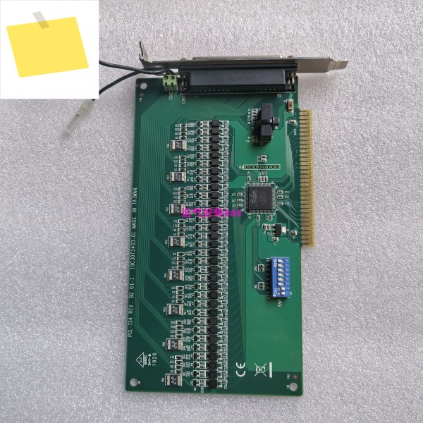 PCL-734 REV.B2 B1 01-1 19C3073403-01 32채널 절연 디지털 출력 카드 제품 이미지