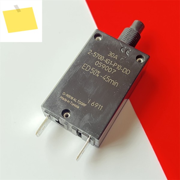 1PCS 2-5700-IG1-P10-DD-30A 수입 회로 차단기 스위치 30A 제품 이미지