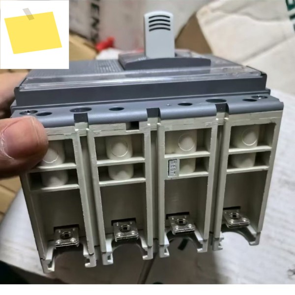 ABB 회로 차단기 XT2S160 TMA80A 4P용 새 제품 제품 이미지