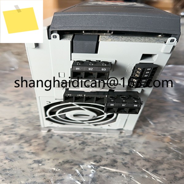 FC-302P2K2T5E55H2XGXXXXSXXXXAXBXCXXXXDX 주파수 변환기 인버터 제품 이미지