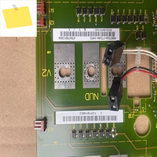 6SE7024-7TD84-1HF3 SIMOVERT MASTERDRIVES 파워 컨트롤러 모듈 PEU F. 유닛 47A 7TD84 1HF3 제품 이미지