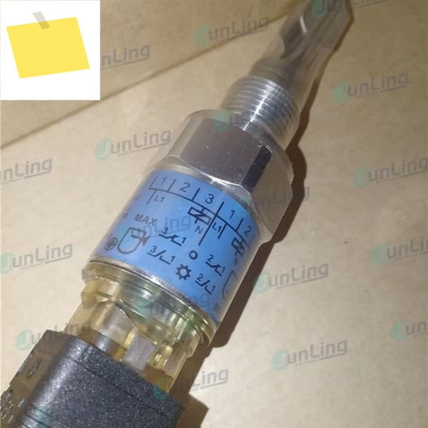 E+H 튜닝 포크 레벨 스위치 FTL20-0010 FTL31-AA1U2AAWBJ 제품 이미지