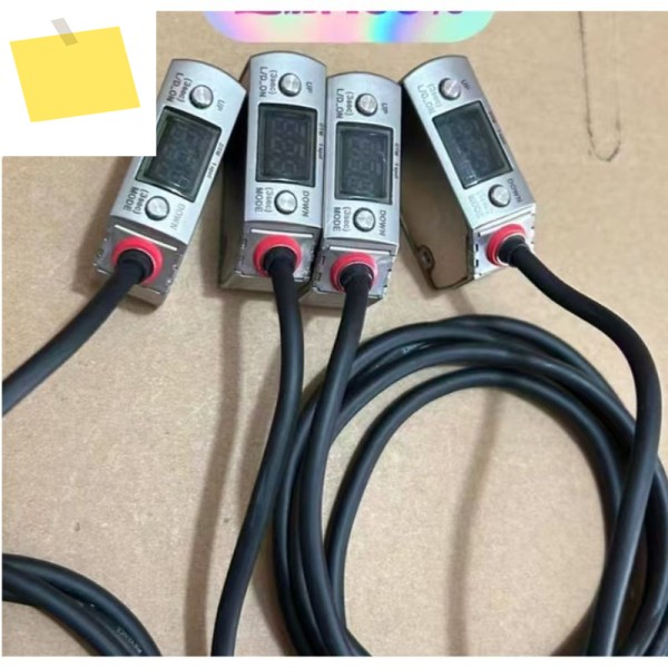 중고 테스트 OK 키엔스 센서 LR-ZB250AP 1개 제품 이미지