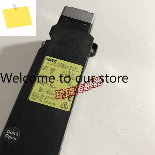 일본 이즈미 전자기 안전 잠금 스위치 IDEC HS5E-F7Y 제품 이미지