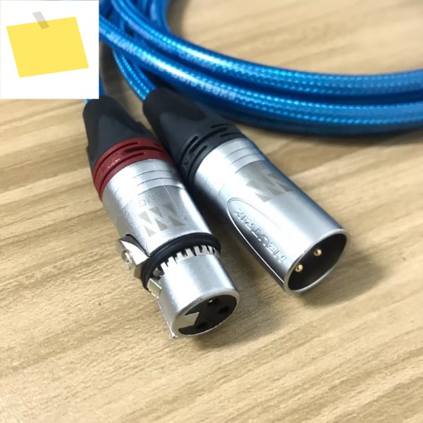 각각 1미터 길이이며, 크리스탈 소재로 제작되었습니다. 1M HI-X3CMF-G 제품 이미지