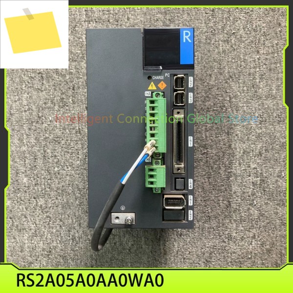 모터 서보 드라이버 입력 200-230V AC 출력 12A RS2A05A0AA0WA0 제품 이미지