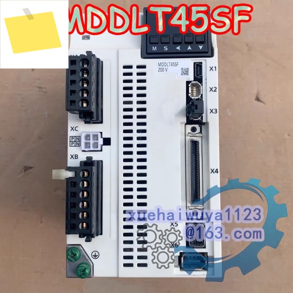 상자에 들어 있는 100% 새 MDDLT45SF AC 서보 드라이버 제품 이미지