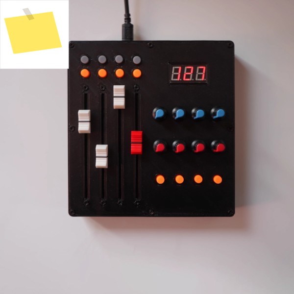 4개의 페이더, 패드, 노브, CC 값 표시 및 USB-B 포트가 있는 MIDI 컨트롤러 제품 이미지