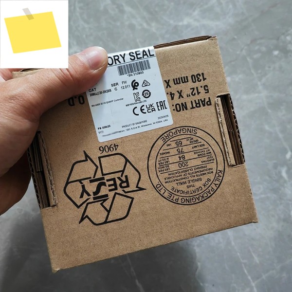신품 정품 PLC Micro820 컨트롤러 2080-LC20-20AWB 제품 이미지